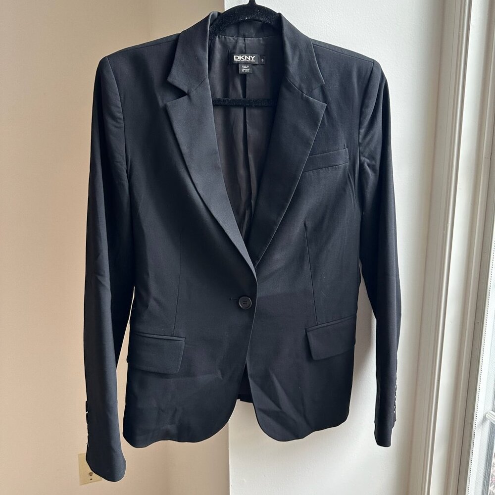 DKNY Women’s Black Pant Suit: 2-Piece Set – Size 6